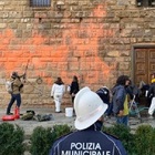 Blitz vandalico a Palazzo Vecchio, il sindaco Nardella: «Danni per 30 mila euro e 2.500 litri di acqua sprecati»
