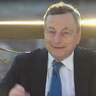 G20 Cultura, Draghi dà il benvenuto in inglese ai delegati al Colosseo: «Che piacere accogliervi qui»