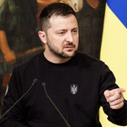 Zelensky bacchetta gli alleati sugli aiuti all'Ucraina: «Umiliante l’aiuto sulle munizioni, l'Ue può dare di più»