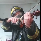 Il commovente omaggio col violino del collega è virale su Facebook