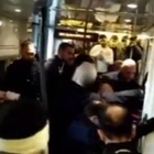 Polizia francese spruzza spray sul treno per stanare i migranti dalla toilette