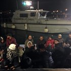 L'Italia chiude i porti: stop migranti