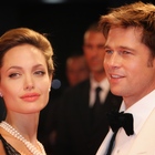 Angelina Jolie porta in tribunale Brad Pitt: «Era violento, ho le prove». E in aula manderà i figli a testimoniare