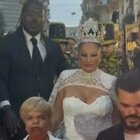 Rita De Crescenzo, la star di TikTok apre un negozio a Napoli, caos in strada: «Traffico e ambulanze bloccate»