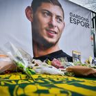 Emiliano Sala, l'appello di Messi e la donazione di Mbappé: «Continuate le ricerche»