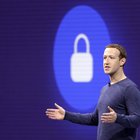 Facebook, Zuckerberg contro la senatrice Warren: «Lo scorporo delle Big Tech non fermerà interferenze nelle elezioni»