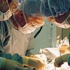 Roma, fa autopsia su una donna con l'epatite C: tecnico muore dopo 10 giorni. Si indaga sulla mascherina