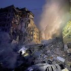 Dnipro, almeno 12 morti e 60 feriti nel condominio distrutto da un missile russo