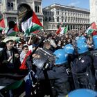 Corteo Milano 25 aprile, manifestanti pro-Palestina cercano lo scontro con Brigata ebraica: un ferito in Duomo