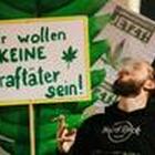 Germania, ora la cannabis è legale “Fumata” collettiva per festeggiare