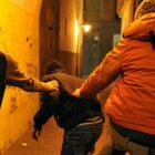 Movida violenta a Cassino, in cinque picchiano studente universitario all'esterno di un locale