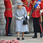 La regina Elisabetta ordina ai suoi funzionari di rispondere a ogni "bugia" di Meghan e Harry