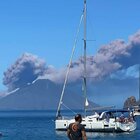 Vulcano Stromboli, nuova forte eruzione: colonna di fumo alta 2 km e colata lavica