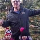 Auto nella scarpata, muore il papà: gemelline di 4 anni si arrampicano di notte a piedi nudi per mettersi in salvo