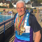 John Starbrook, a 93 anni è "la leggenda" del nuoto e delle maratone: «Ecco la mia dieta e come supero gli acciacchi»