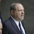Weinstein a processo il 6 maggio: 5 capi di imputazione per incontri non consensuali con due donne