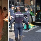 Milano, Fabio ucciso dal bus. Un testimone: «Colpa di un'auto ferma sulle strisce». La moglie: «Non immaginavo fosse morte»