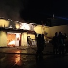 Cade un fulmine, capannone di falegnameria in fiamme a Velletri