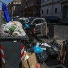 Roma, flop del “porta a porta”: cumuli di spazzatura davanti a bar e negozi