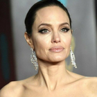Angelina Jolie dopo il divorzio da Brad Pitt: «Non esco molto, preferisco stare con i miei 6 figli»