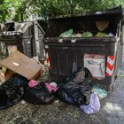 I medici danno l’allarme: «Con i rifiuti lasciati a terra sarà emergenza igienica»