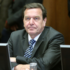 Coronavirus, l'ex cancelliere tedesco Schroeder: «Sì agli Eurobond, è l'ora del debito comune»
