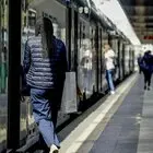 Violenza sessuale sul treno regionale Milano-Treviglio: ragazza di 21 anni stuprata alle 11 del mattino