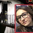 Lucca, incendio in casa: muore 14enne, papà ustionato. La madre si schianta in auto per correre da loro