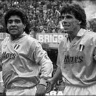 Maradona, il ricordo di Zola, erede nel Napoli: «Il più grande di tutti. Ci mancherai»