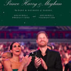 Harry e Meghan pubblicano la loro cartolina di Natale ma manca qualcuno: la differenza con gli auguri di William e Kate