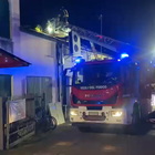 Ristorante in fiamme, l'incendio partito dalla friggitrice: locale evacuato Video