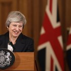 Brexit, May tira dritto dopo dimissioni quattro ministri. Ma conservatori verso voto di sfiducia