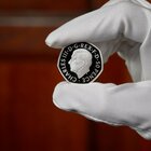 Regno Unito, svelate le prime monete con l'effigie di re Carlo III