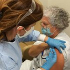 Vaccini Lazio, terza dose da martedì per pazienti fragili e over 80