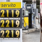 Benzina e bollette, in arrivo 8 miliardi contro l'allarme inflazione