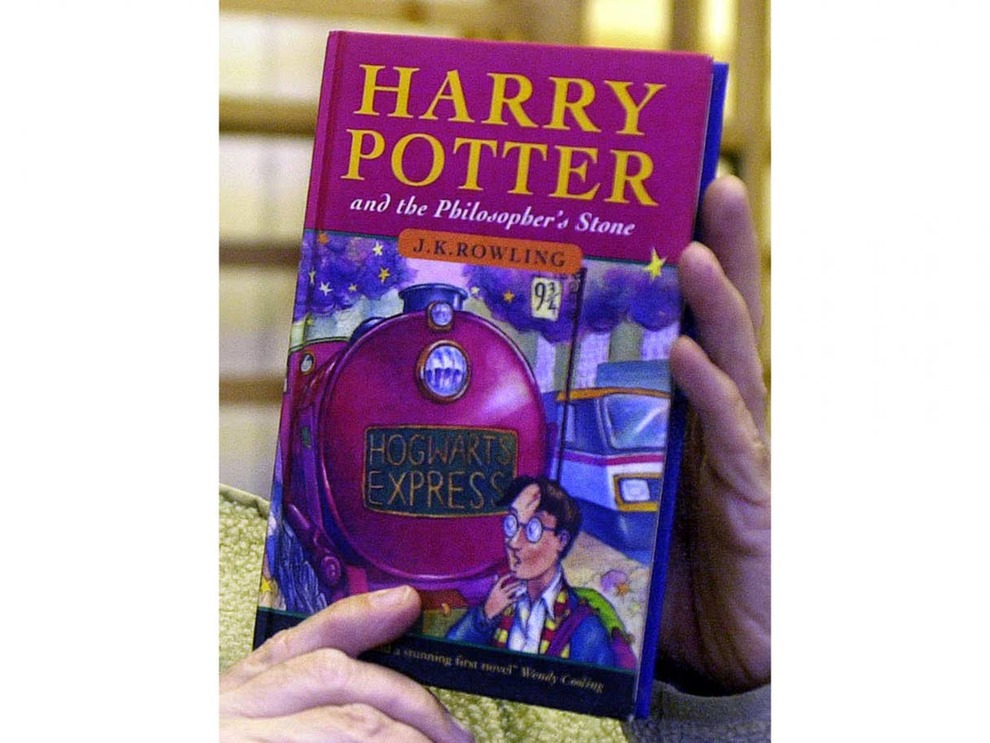 Harry e Potter e la pietra filosofale, venduta a una cifra record la prima  edizione originale: ecco quanto è stata pagata