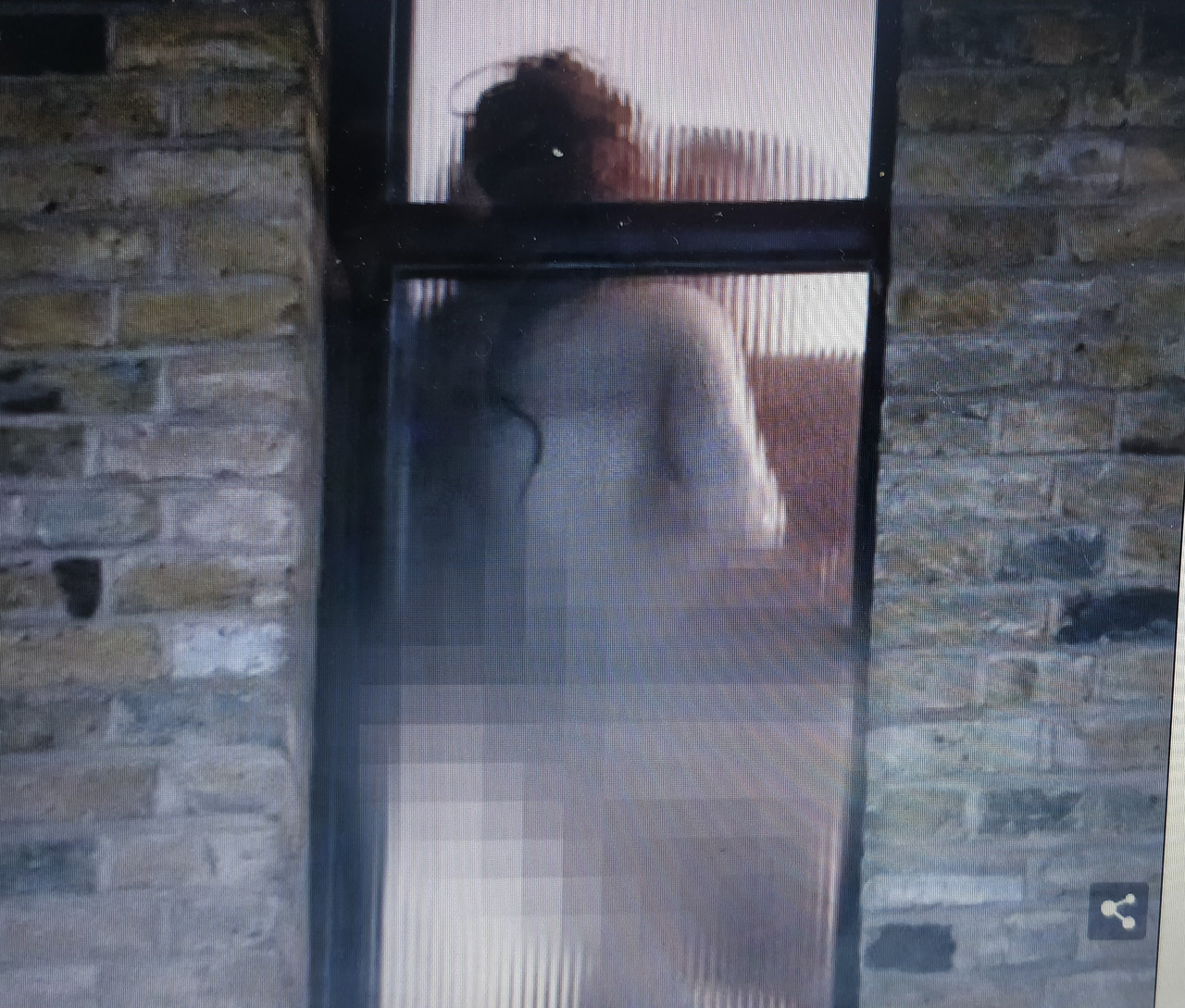 Sesso nudi alla finestra dellhotel dei vip il video con le scene hard è virale foto foto