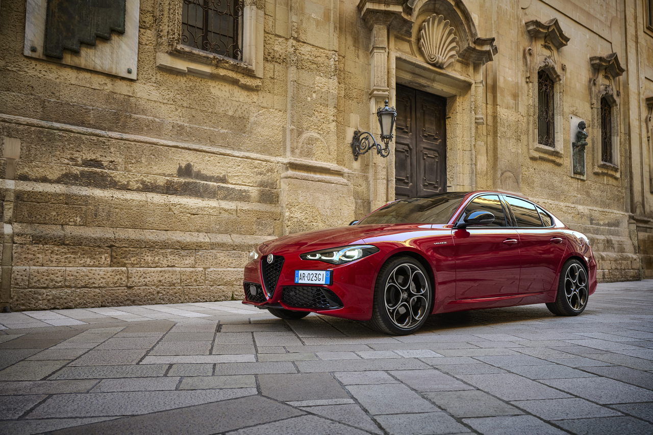 Alfa Romeo Giulia e Stelvio 2023, l'arte di migliorare sempre. Interventi  mirati per ribadire posizione top