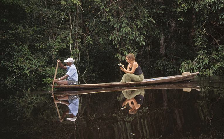 Emanuela, la biologa romana che si è trasferita in Amazzonia per salvare il  polmone verde dal disboscamento