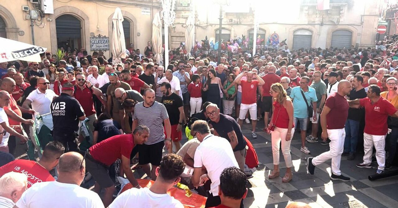 Spara coriandoli - Piazza Mercato Casa