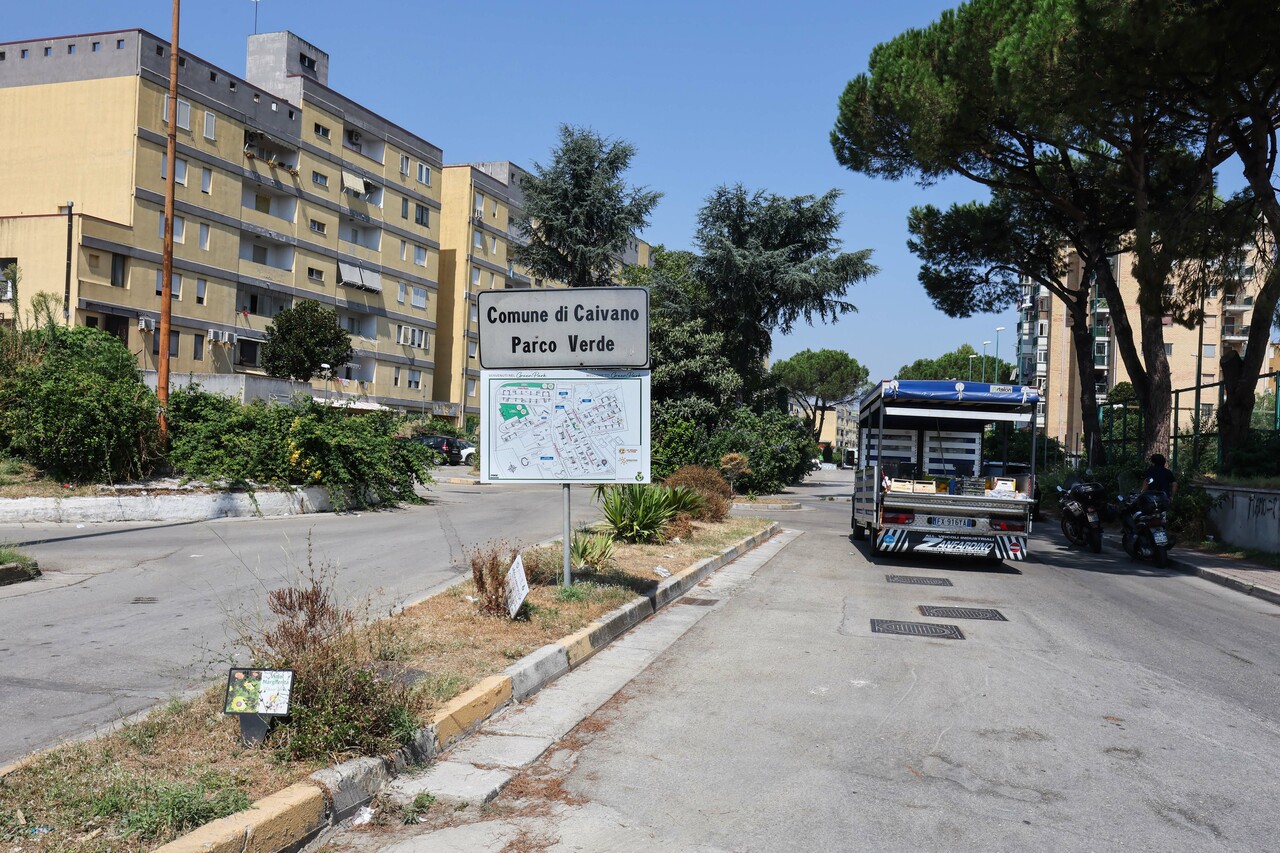 Stupro di Caivano, le due cugine abusate allontanate dalle famiglie:  fermato un maggiorenne. Il pm: «Grave incuria dei genitori»