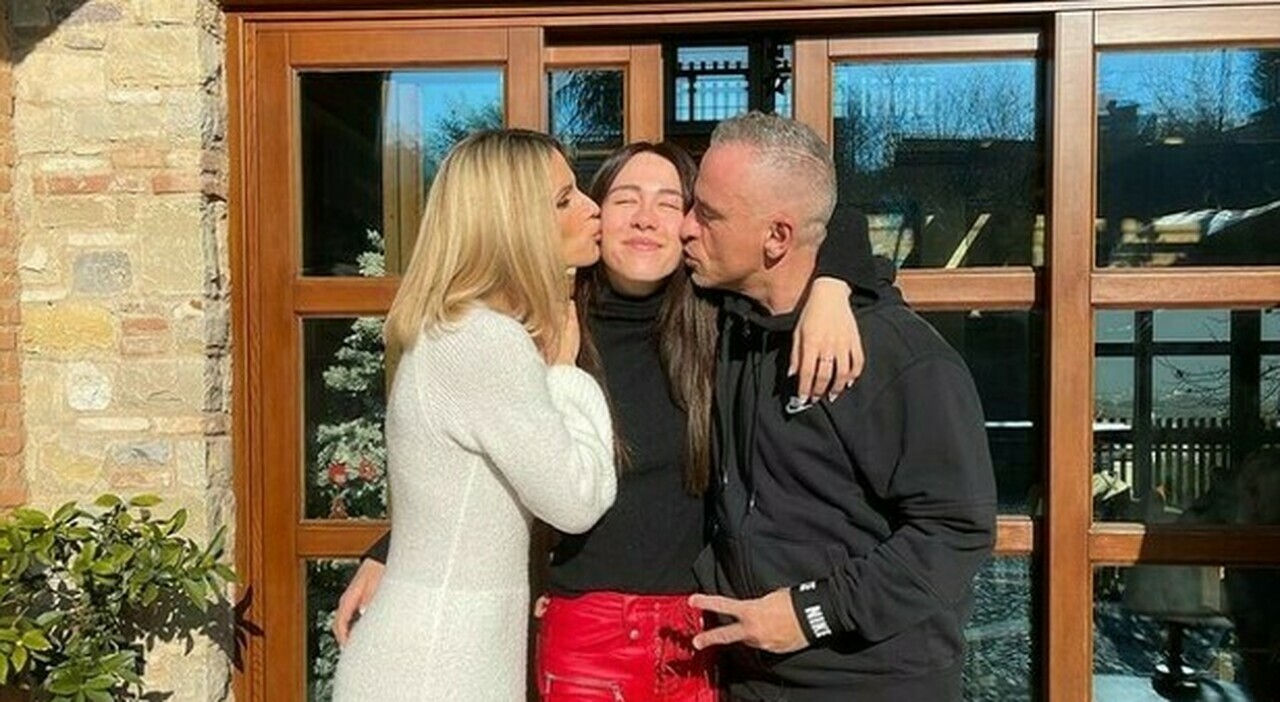 Aurora Ramazzotti ospite da Stefano De Martino, chi è la ...