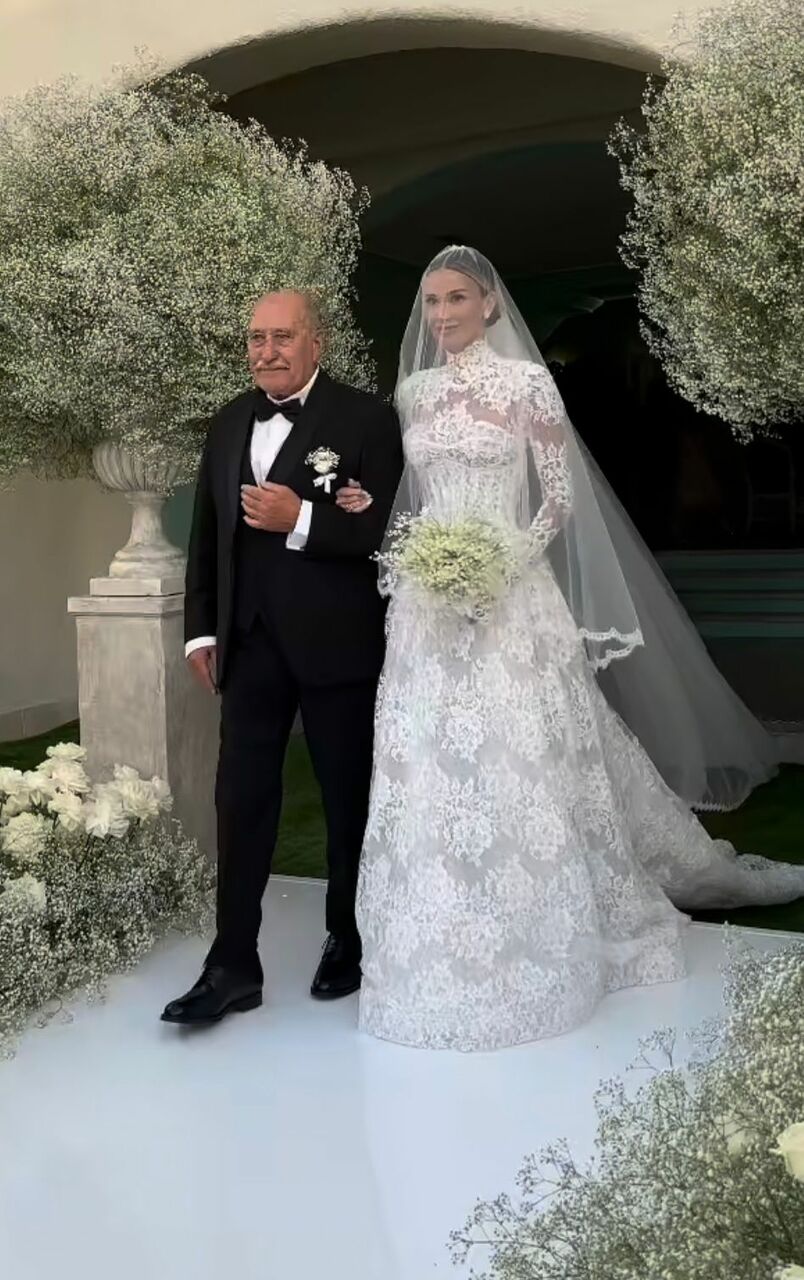 Diletta Leotta, quattro abiti per la sposa. Le pagelle: promosso lo stile  Grace Kelly (10), male il bustier (7). Il dettaglio sul velo