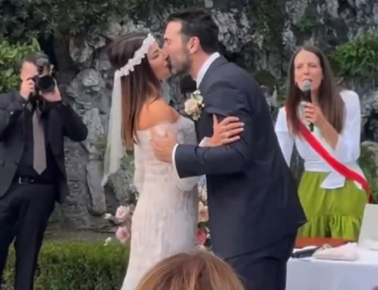 Gigi Buffon e Ilaria D Amico pagelle look matrimonio lei bohemien 10 Tim Burton e Monica Bellucci dark 9 Gli amici Zero originalita