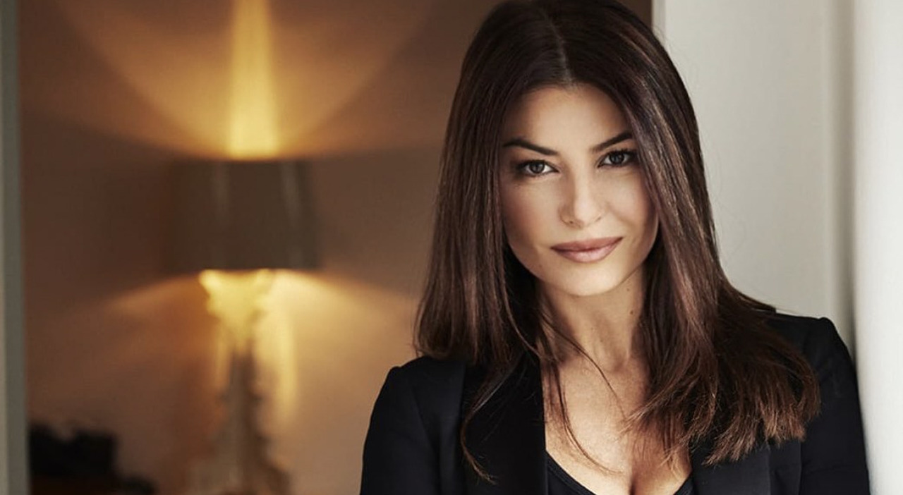 Ilaria DAmico: la sorella Catia morta, i 50 messaggi al giorno di Buffon,  il voto a Berlusconi e lapprezzamento a Giorgia Meloni