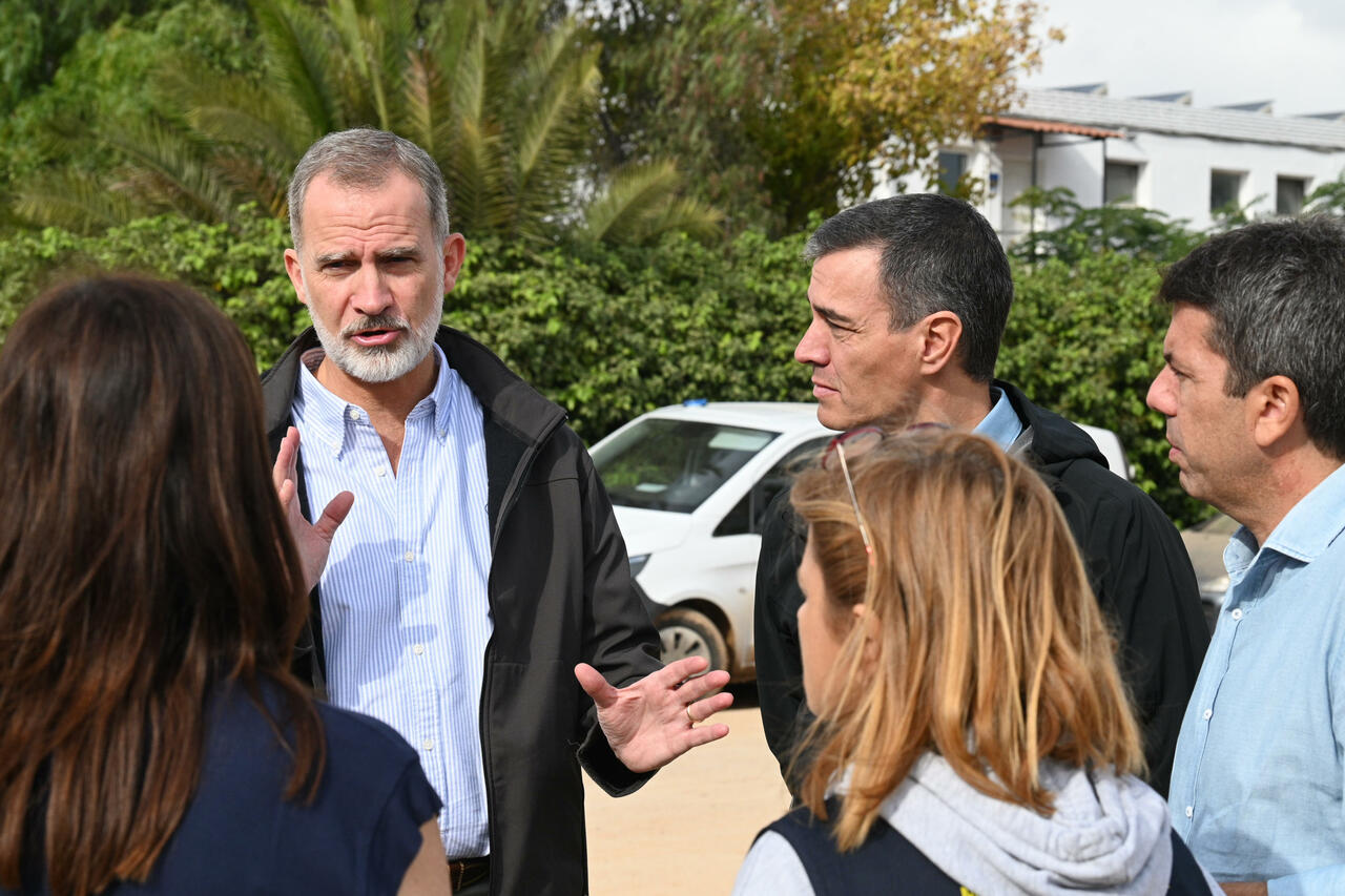 Felipe E Letizia Sporchi Di Fango S Nchez Bastonato La Sovrana Piange